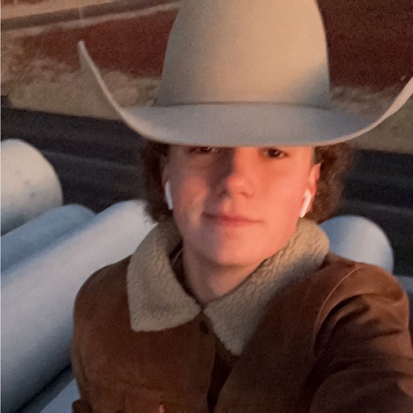 Meet your Posher, Andrew - Picture 1 of 1